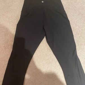 Lulu Lemon Capri Wunder legging with mesh on leg